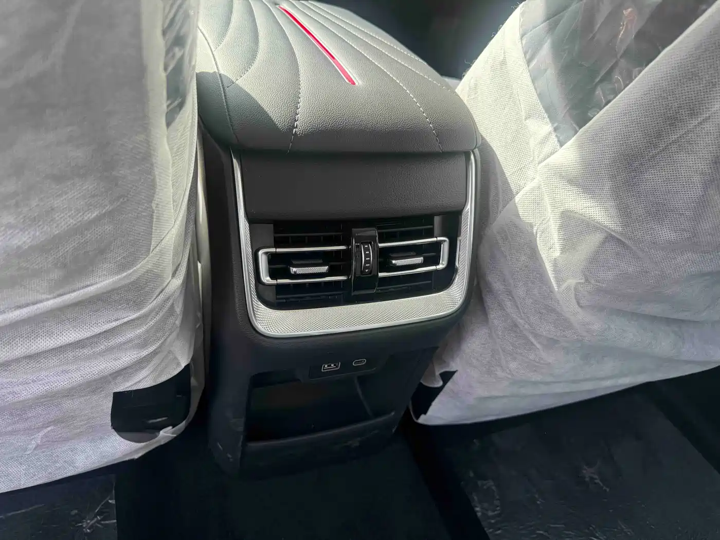 Hongqi H5 2024 2.0T Automatic Smart Connect Flag Smooth Edition фото 8