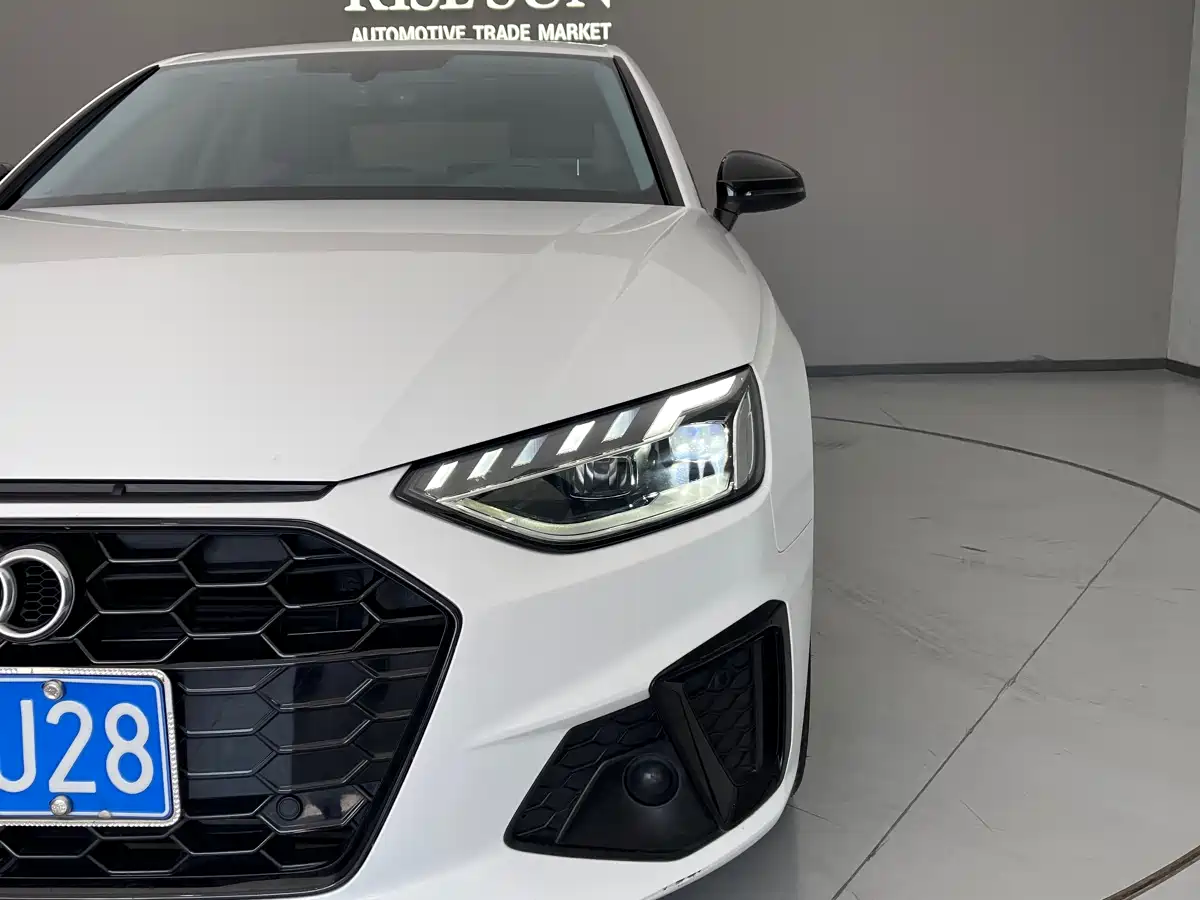 Audi A4L 2022 40 TFSI Luxury Dynamic фото 16