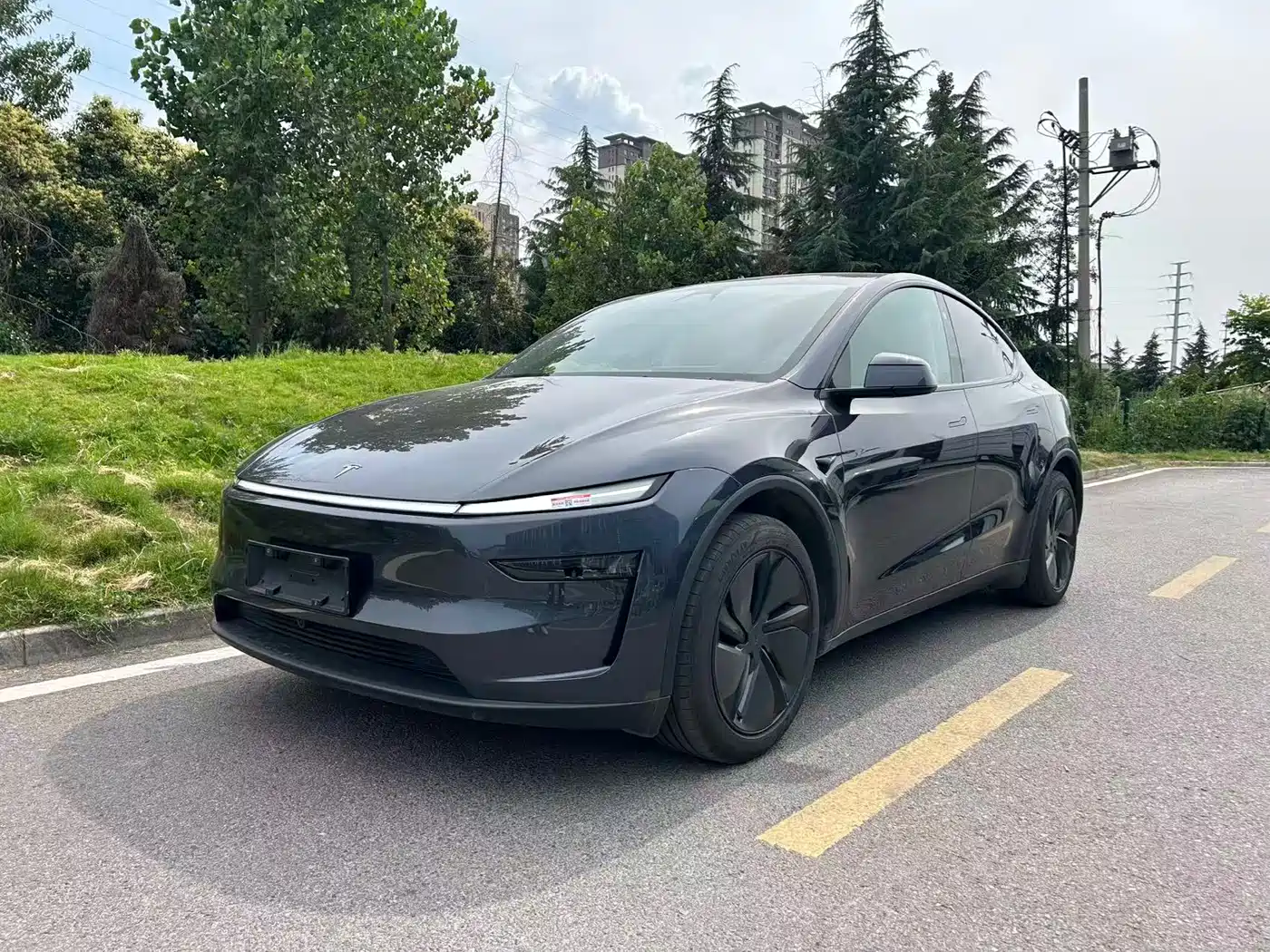 Tesla Model Y 2025 Rear-Wheel Drive