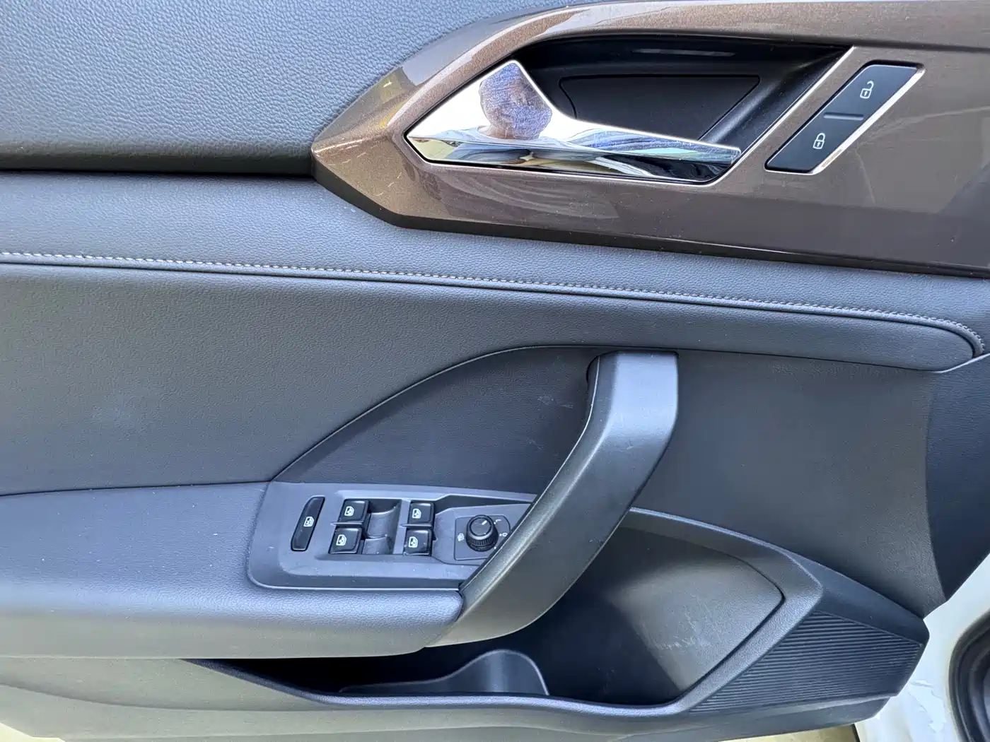 Volkswagen Tharu 2022 280TSI FWD Luxury Edition фото 17