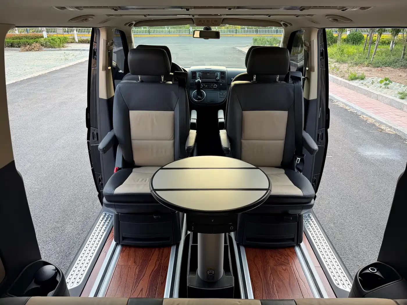 Volkswagen Multivan 2012 2.0TSI 4WD Premium фото 17