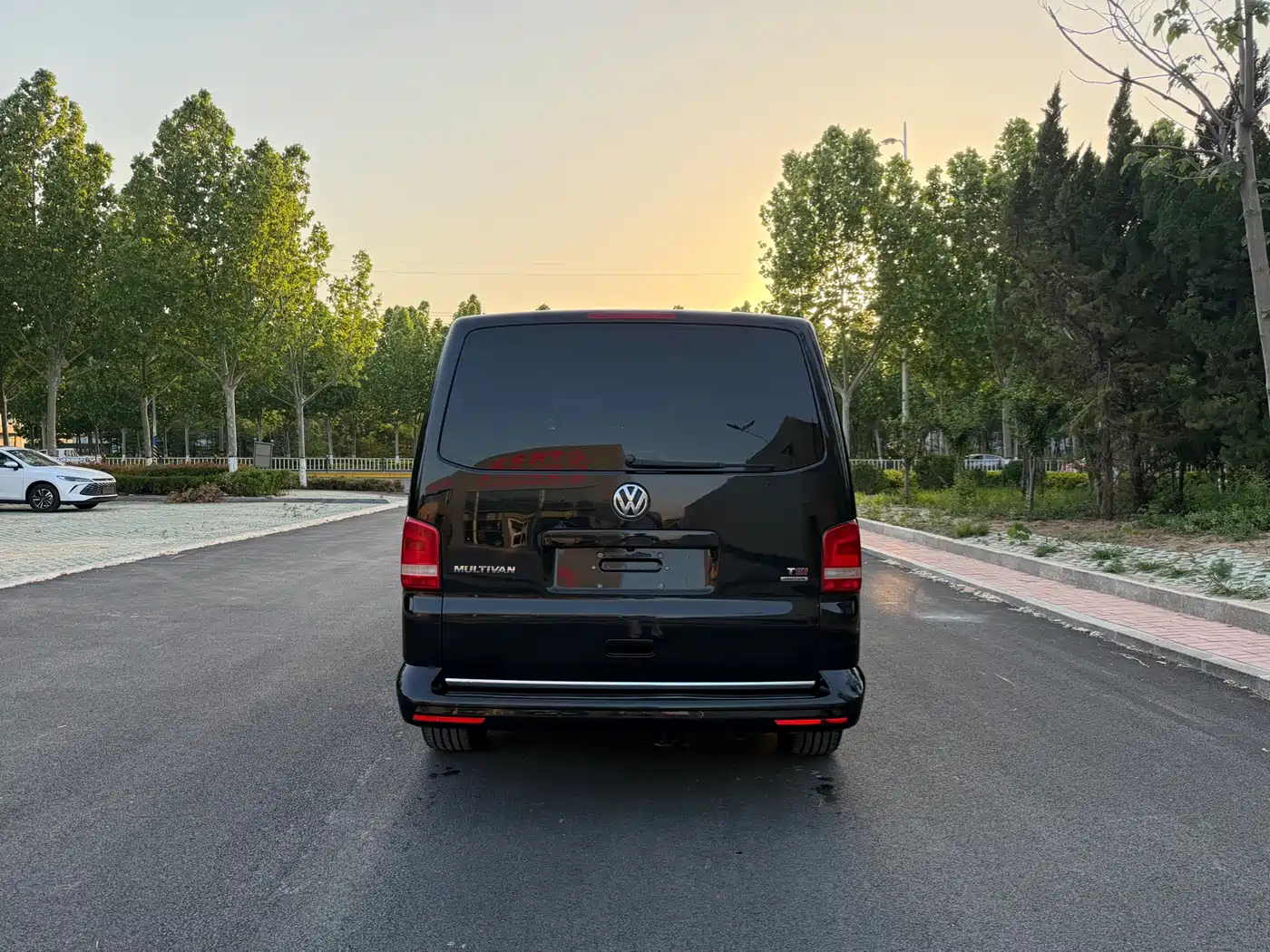 Volkswagen Multivan 2012 2.0TSI 4WD Premium фото 6