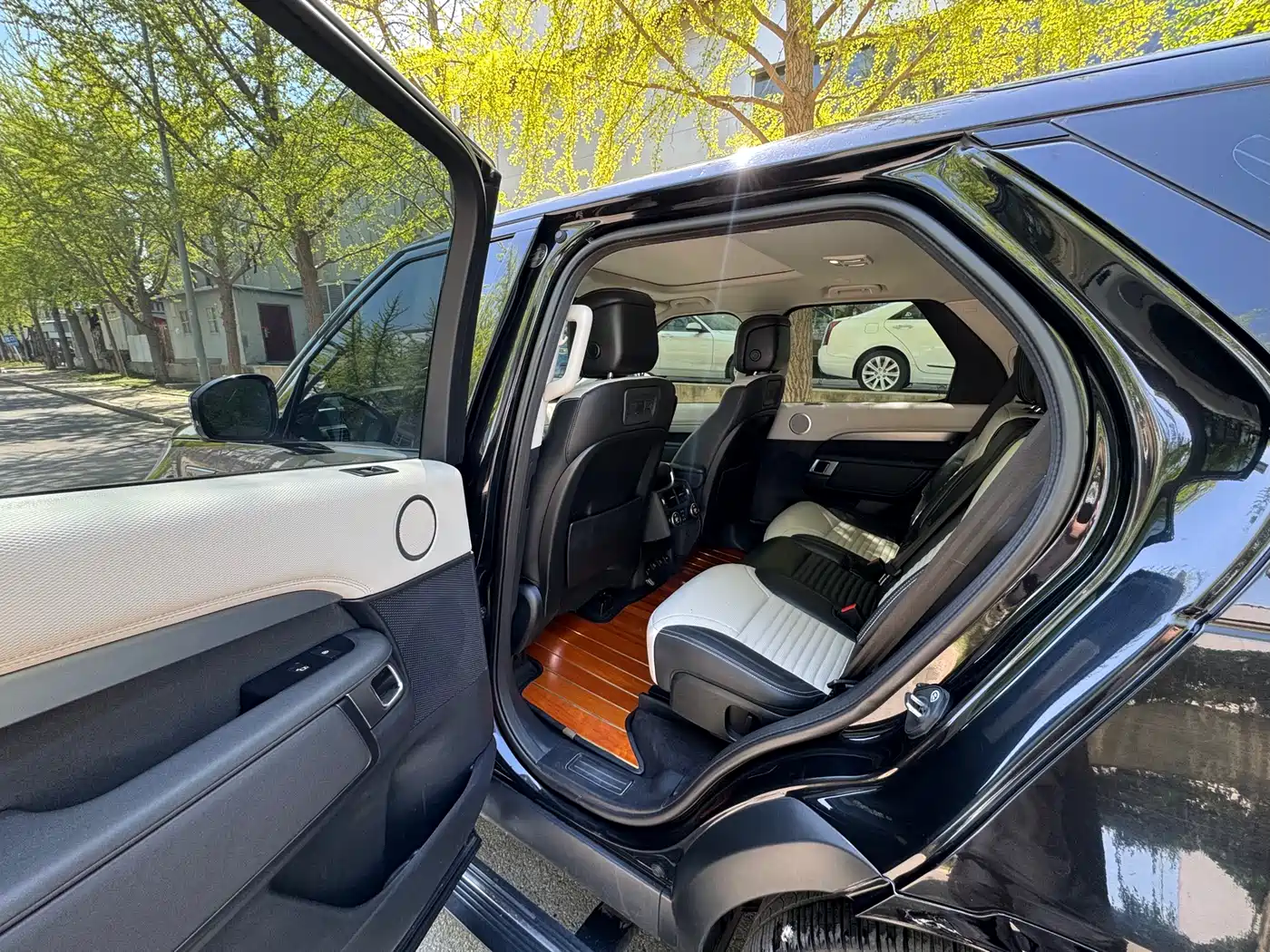 Land Rover Discovery 2021 360PS R-Dynamic SE фото 24