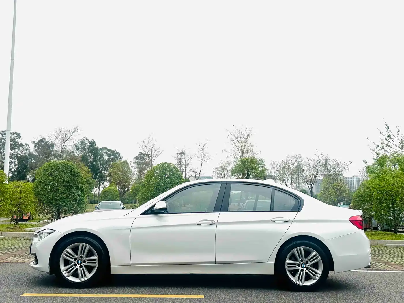 BMW 3 Series 2017 318i Fashion фото 8