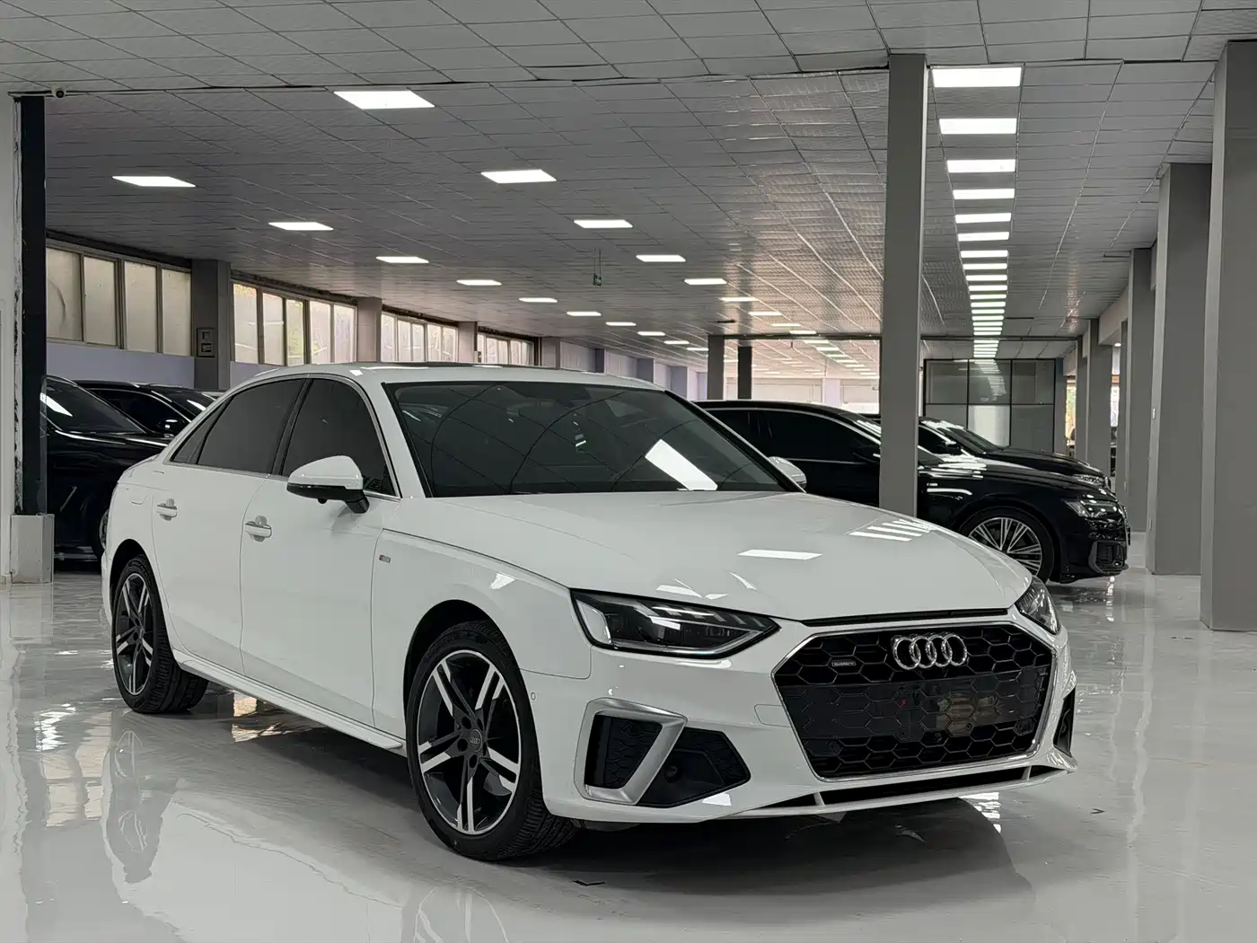 Audi A4L 2020 40 TFSI Luxury Dynamic фото 3