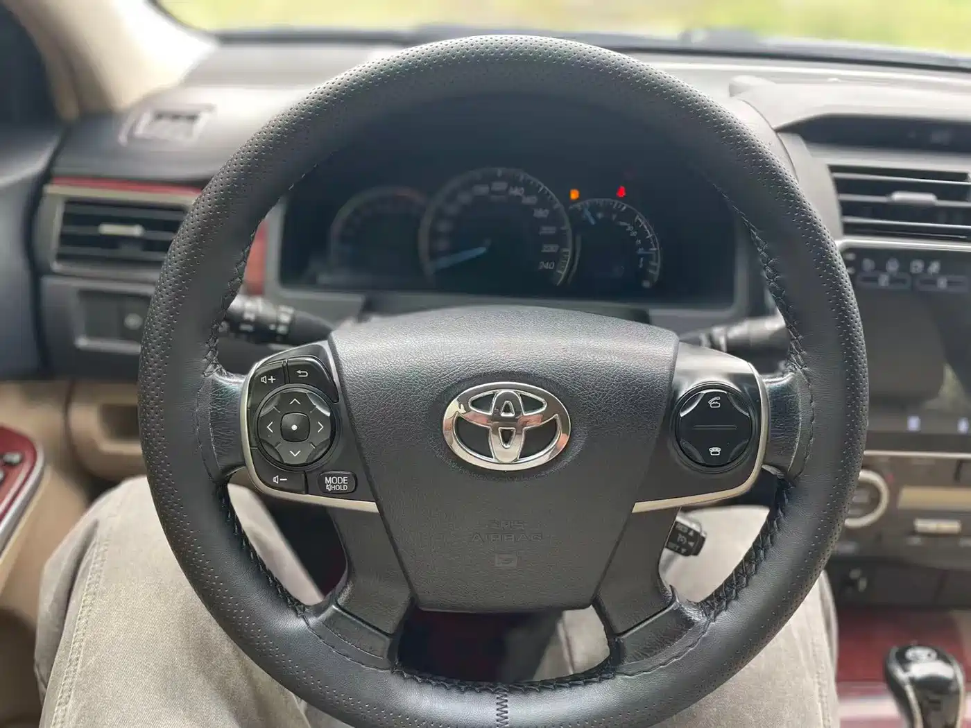 Toyota Camry 2012 2.5G Luxury Navigation Edition фото 11