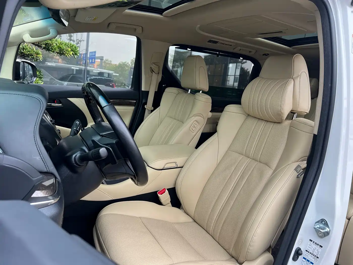 Toyota Alphard 2021 Hybrid 2.5L Ultimate фото 8