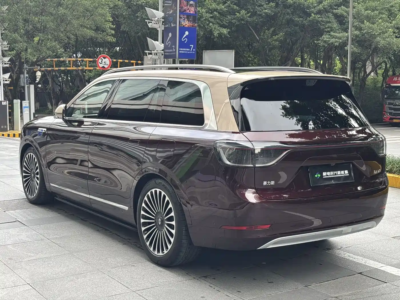 AITO Wenjie AITO M9 2025 Extended Range Ultra 52kWh 6-Seater фото 5