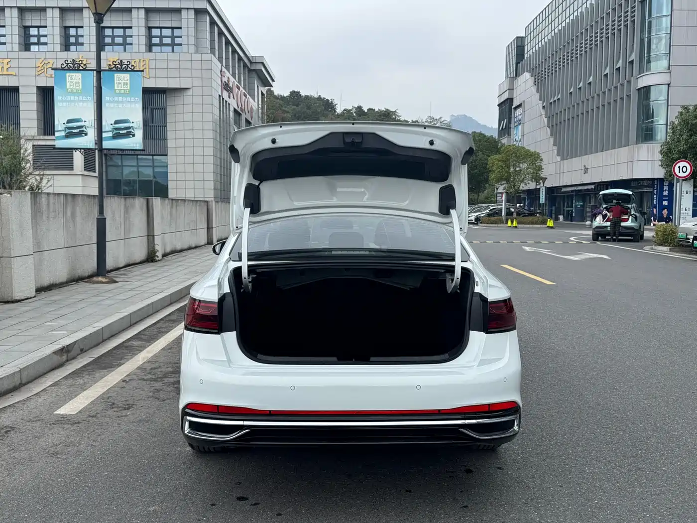 Volkswagen Sagitar 2024 300TSI DSG Surpass Edition фото 8