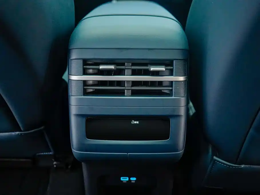 Fang Cheng Bao Titanium 7 2026 2025 AWD Base Model