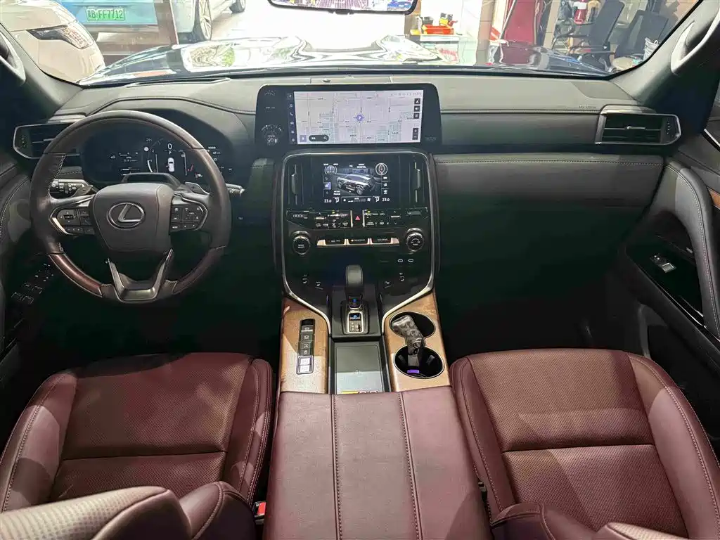 Фото 7 - Lexus LX