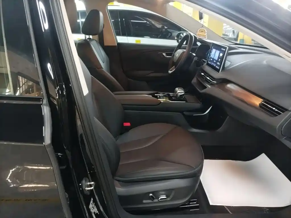 Hongqi E-QM5 2021 Ride-hailing Charging T3 Edition 5-seater фото 25