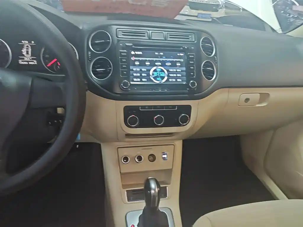 Volkswagen Tiguan 2015 1.8TSI Automatic 2WD Trendline фото 13