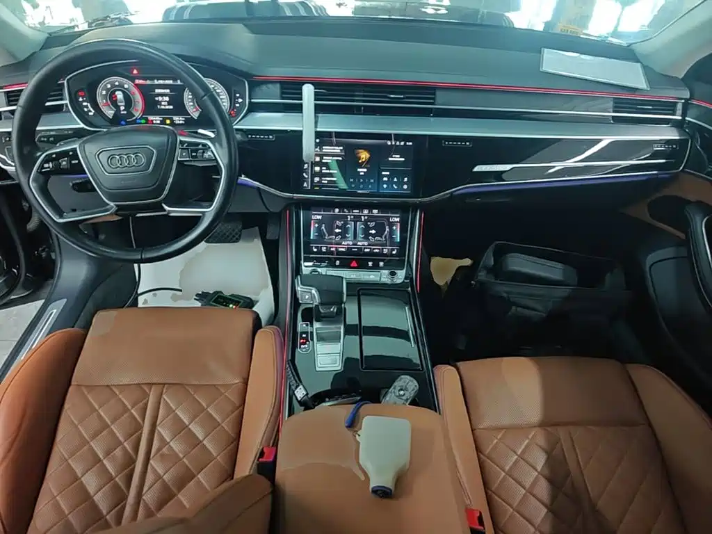 Фото 10 - Audi A8