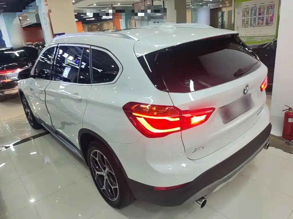 BMW X1 2019 sDrive18Li Premium Model фото 5