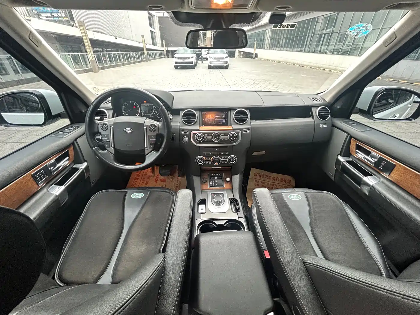 Land Rover Discovery 2016 3.0 SC Black Edition SE фото 6