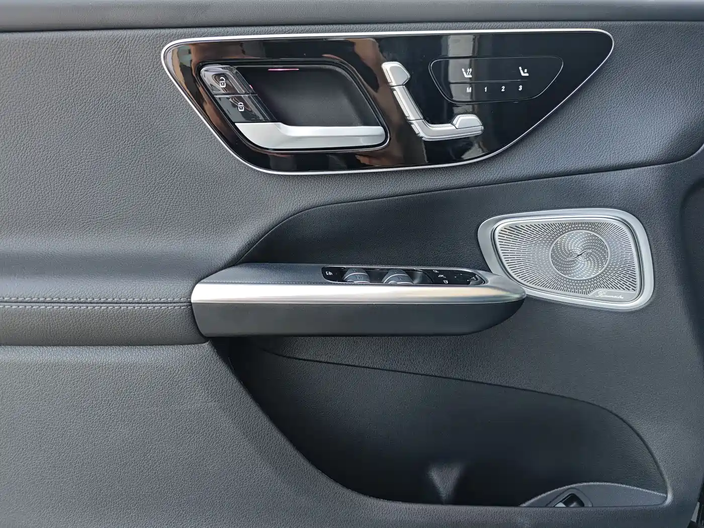 Mercedes-Benz GLC 2024 GLC 300 L 4MATIC Luxury 5-seater фото 10