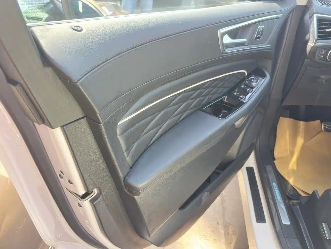 Фото 10 - Ford Edge