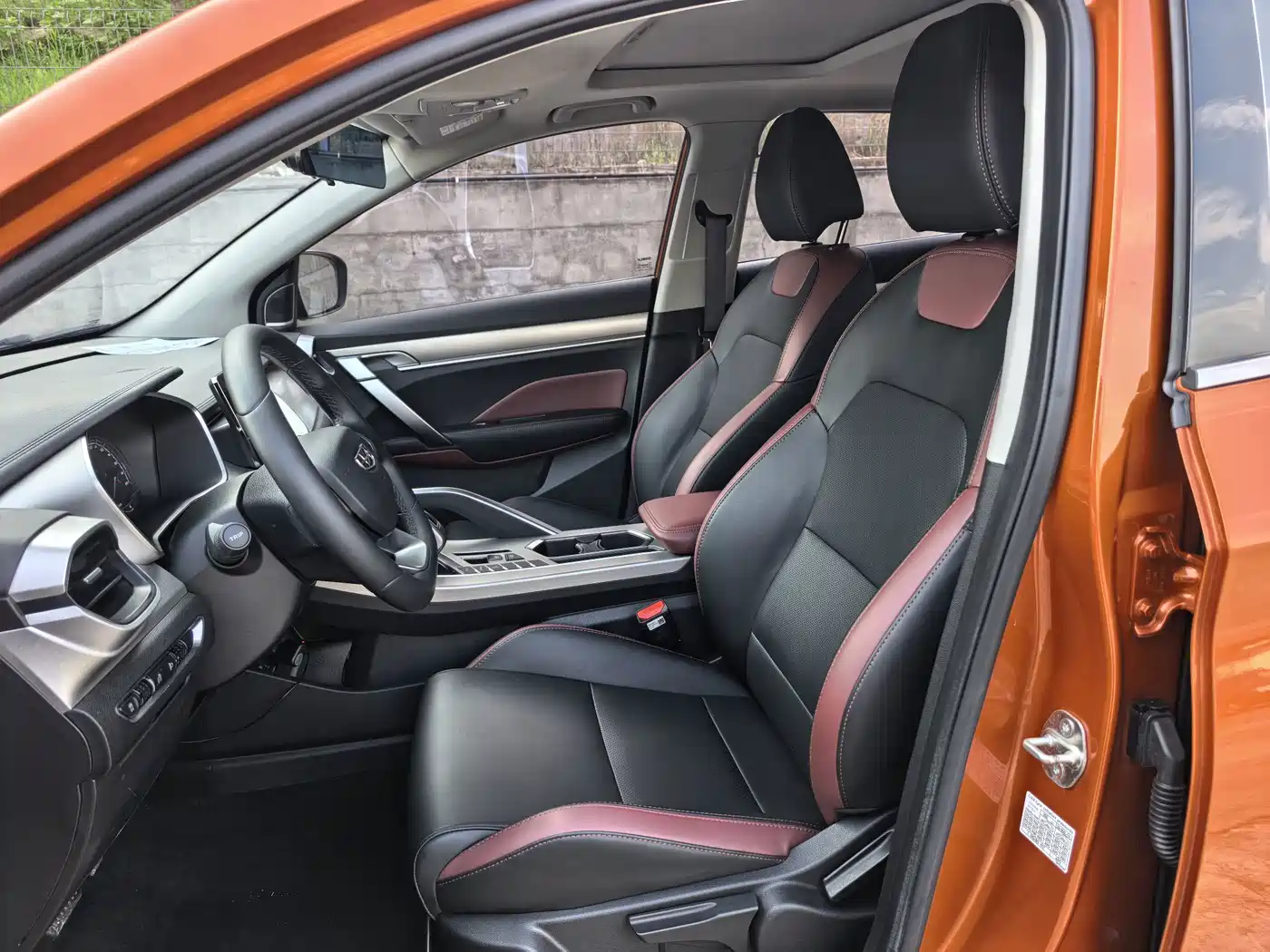 Фото 8 - Geely Coolray