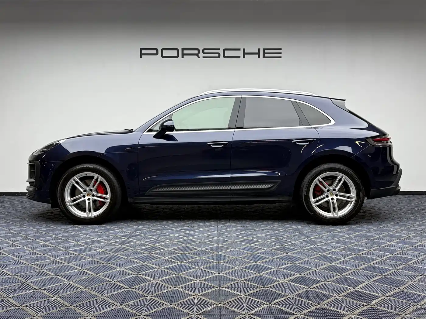 Porsche Macan 2023 Macan 2.0T фото 16