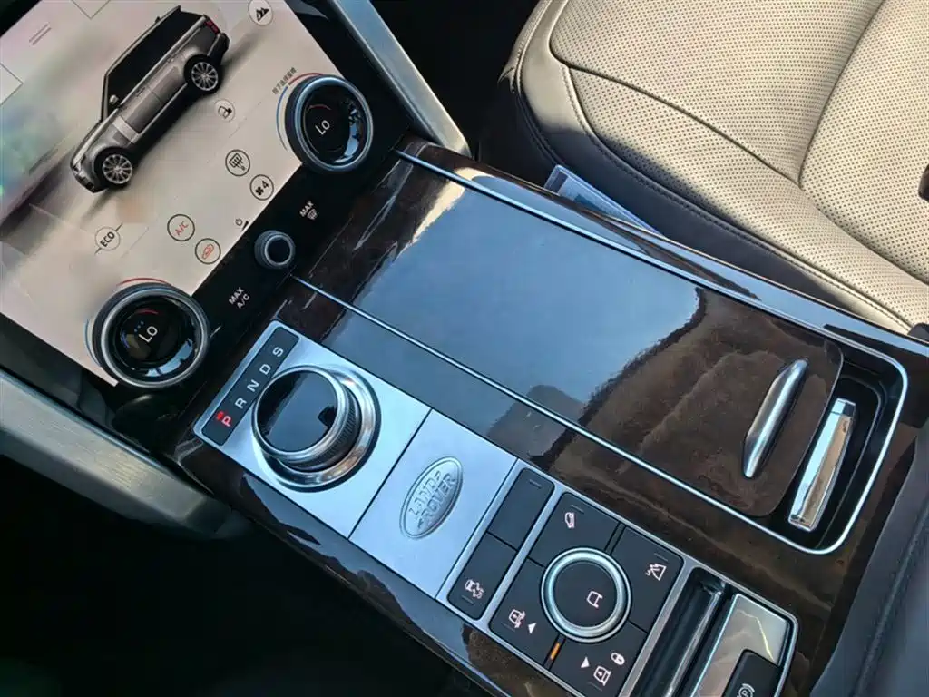 Land Rover Range Rover 2021 3.0 L6 Heritage Extended Classic Edition фото 11