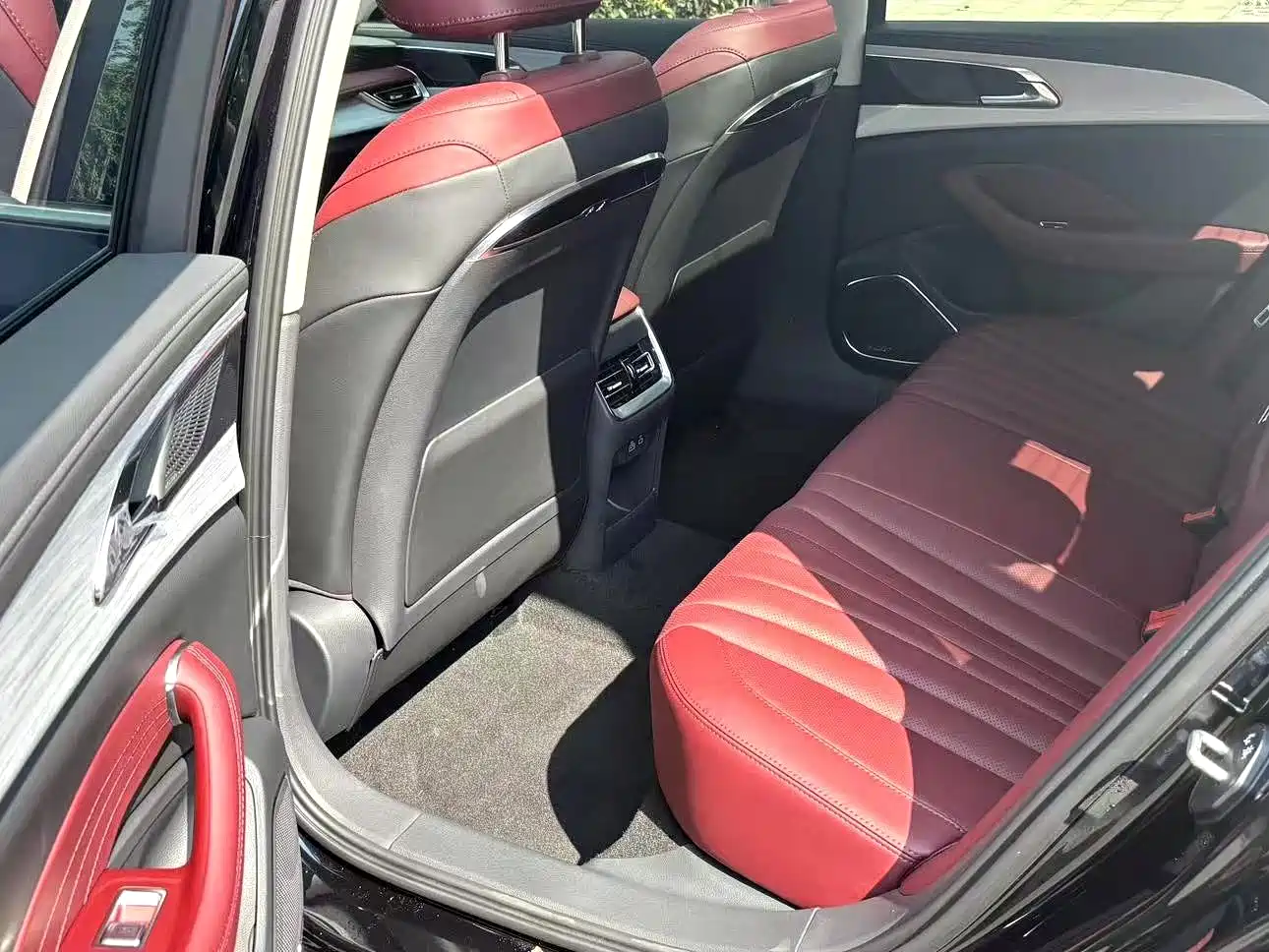 Фото 4 - Hongqi H5