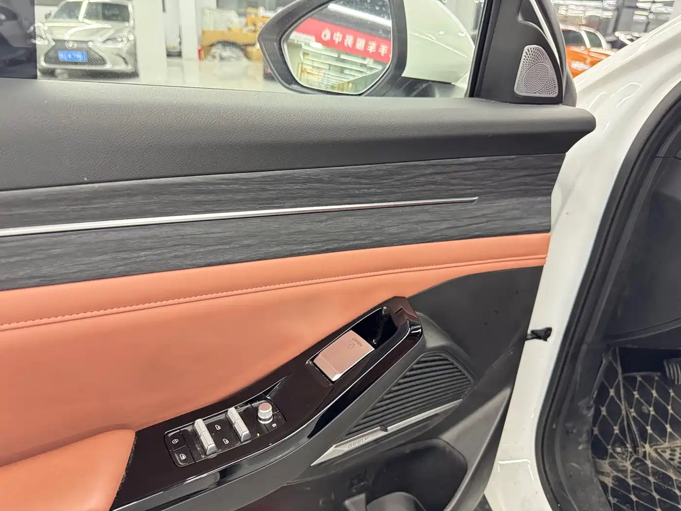 Geely Galaxy Galaxy L6 2025 EM-i 60km Voyage Edition фото 14
