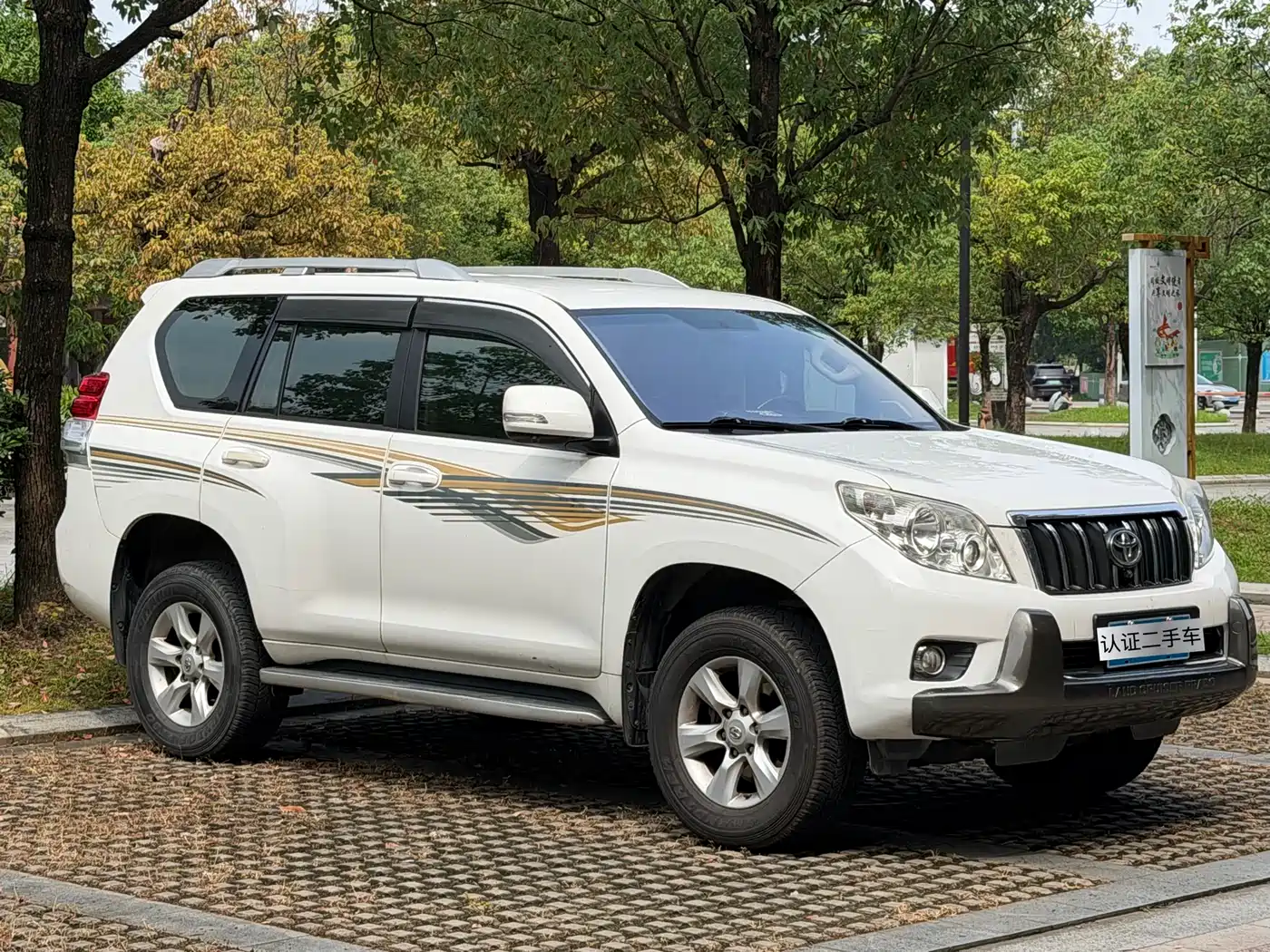 Toyota Prado 2010 4.0L Automatic TX фото 3