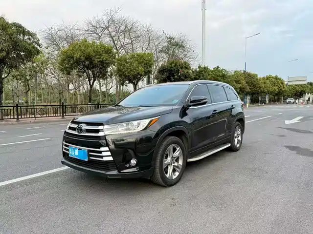 TOYOTA HIGHLANDER