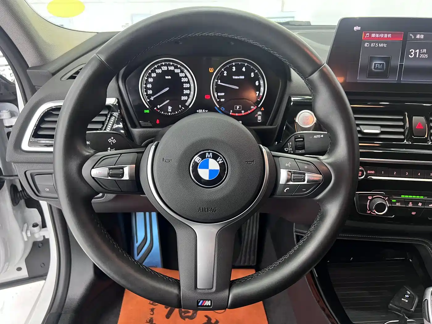 BMW 1 Series 2022 120i M Sport Shadow Edition фото 8