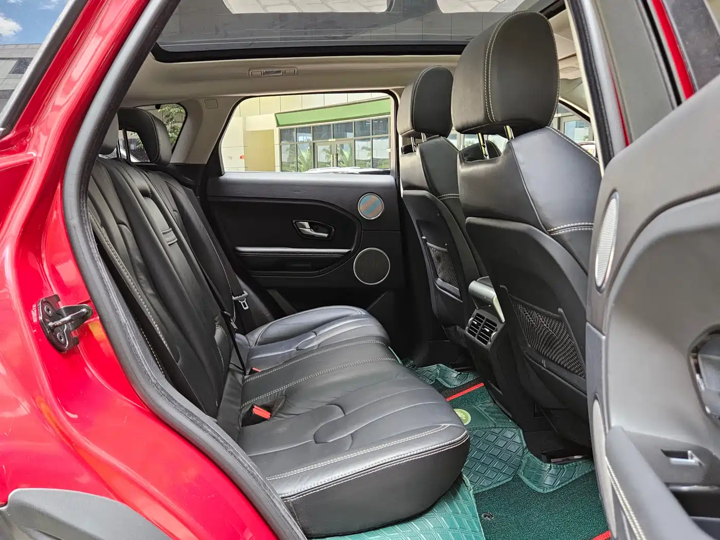 Land Rover Range Rover Evoque (Import) 2012 2.0T 5-door Dynamic Edition фото 17