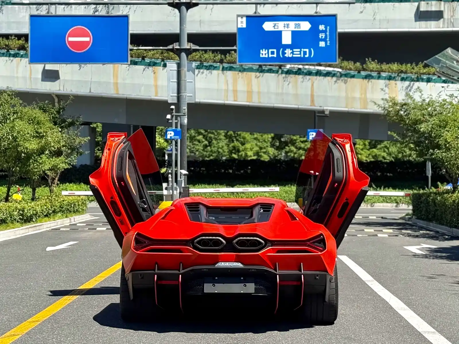 Фото 8 - Lamborghini Revuelto