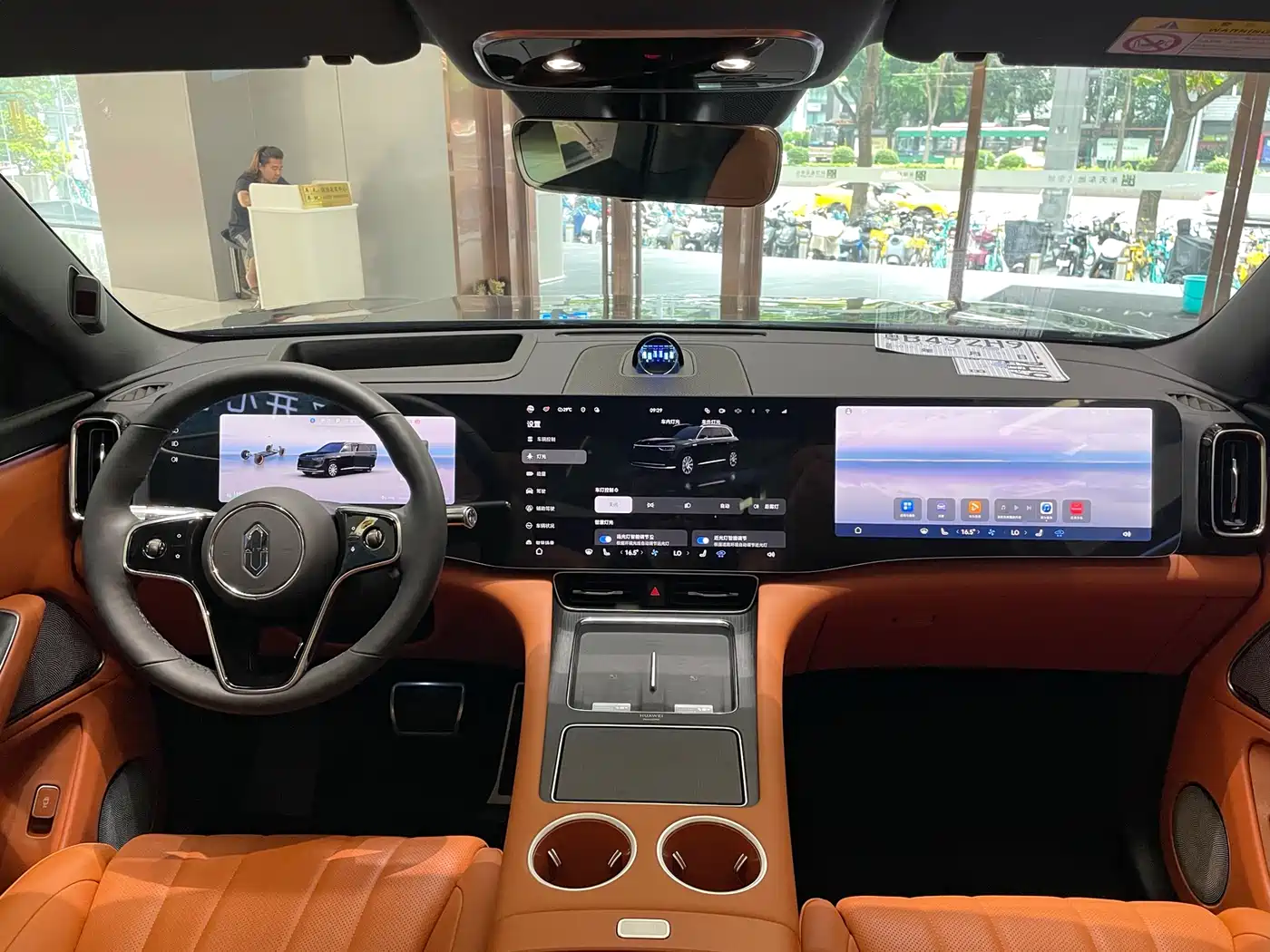 AITO Wenjie AITO M8 2025 Range Extender Max+ Edition 53.4kWh 5-seater фото 7