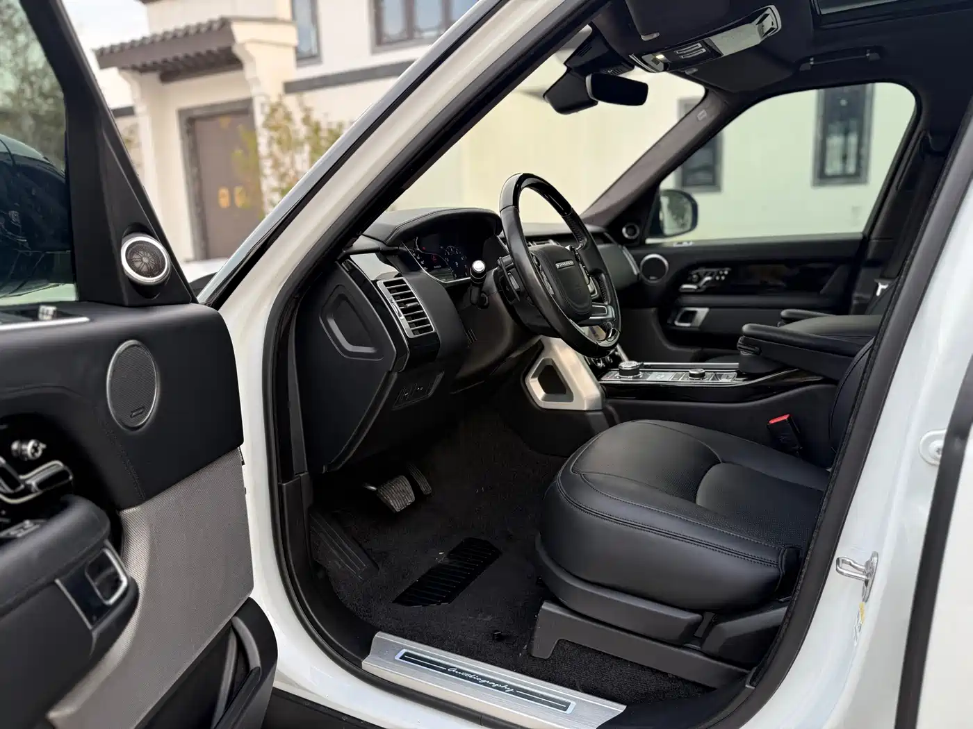 Land Rover Range Rover 2018 3.0 SC V6 Golden Age Edition фото 4