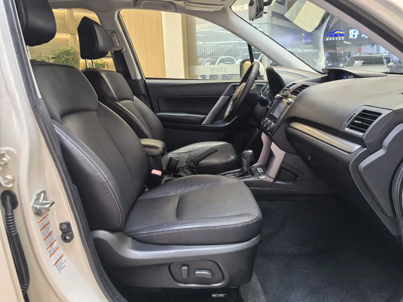 Subaru Forester 2013 2.5i Automatic Elite Navigation Edition фото 17