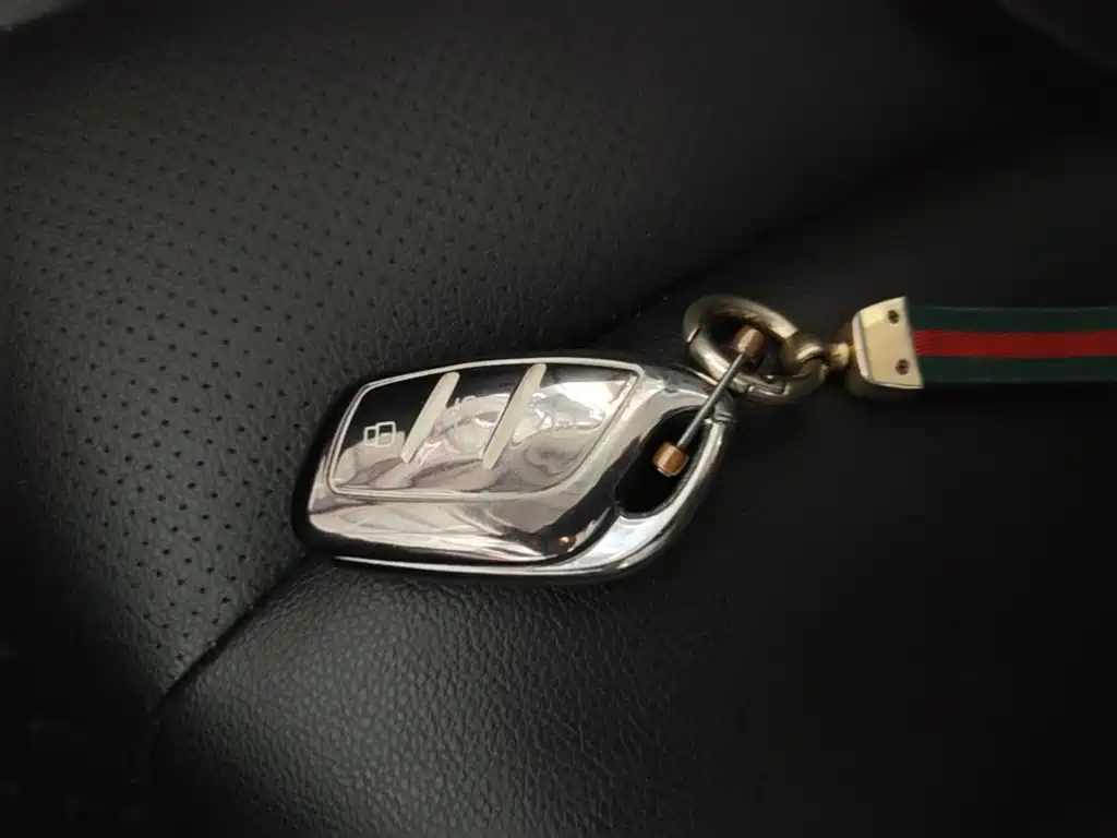 Фото 9 - Roewe i5
