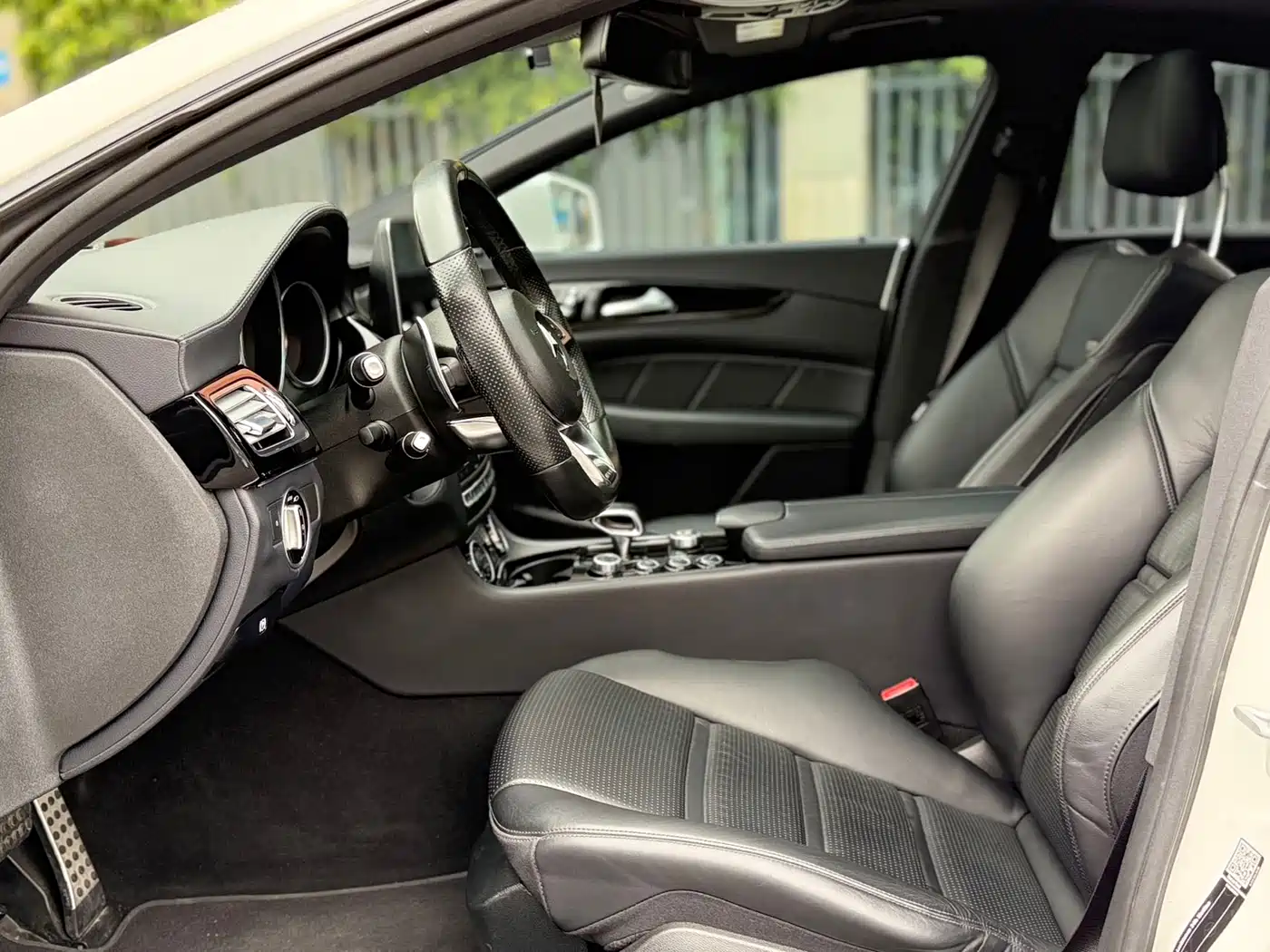 Mercedes-Benz CLS AMG 2015 AMG CLS 63 4MATIC фото 10