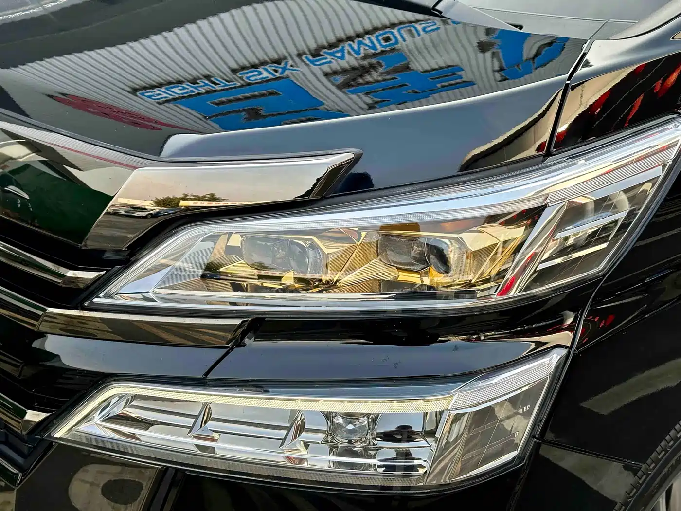 Toyota Vellfire 2020 Hybrid 2.5L Black Gold Limited Edition фото 17