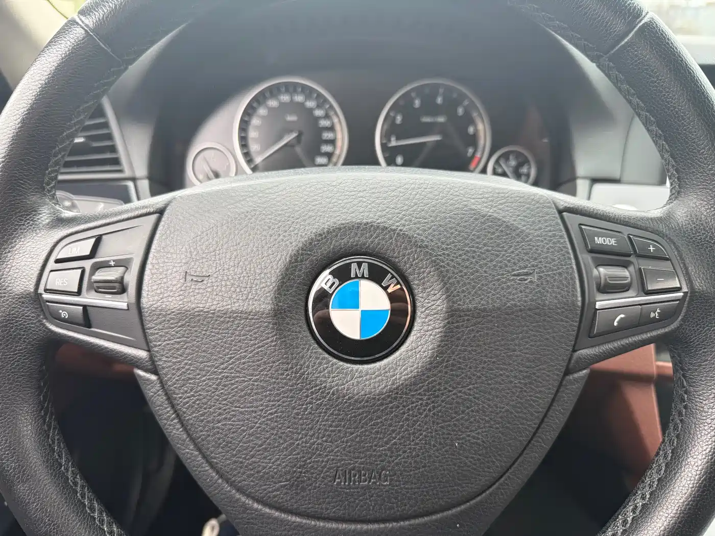 BMW 5 Series (Import) 2014 520i Classic фото 17
