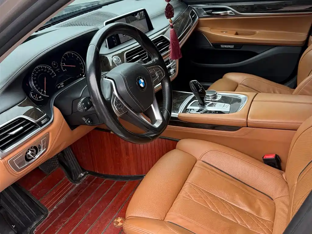 BMW 7 Series 2016 740Li Leading Edition фото 7