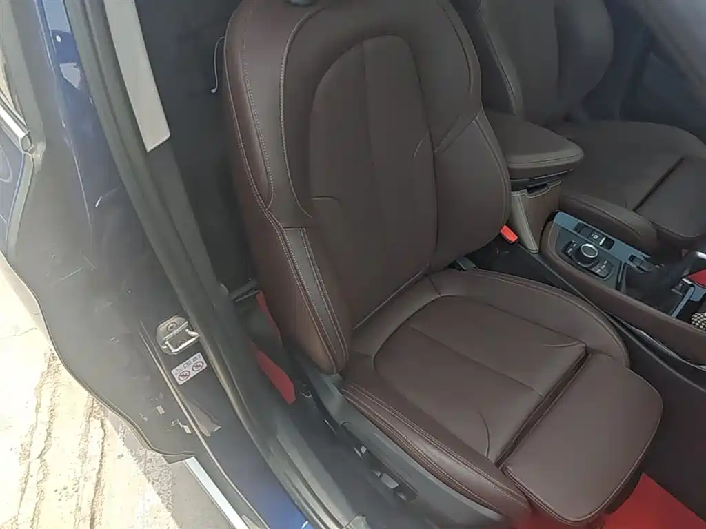 BMW X1 2019 sDrive18Li Premium Model фото 25