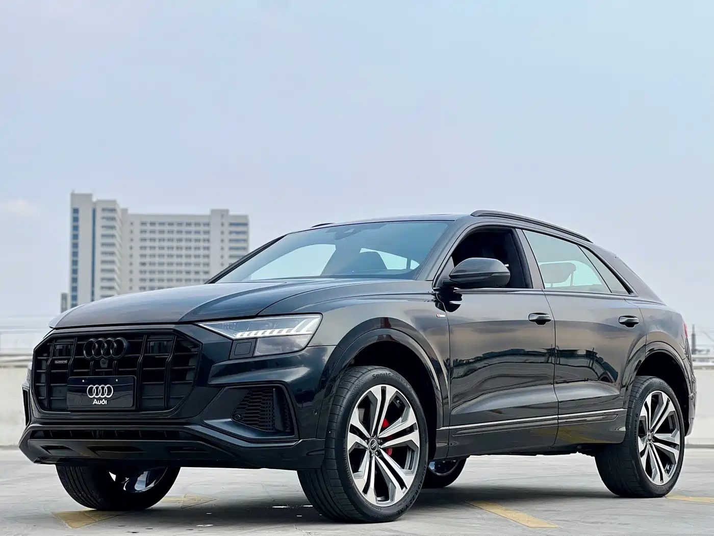 AUDI Q8