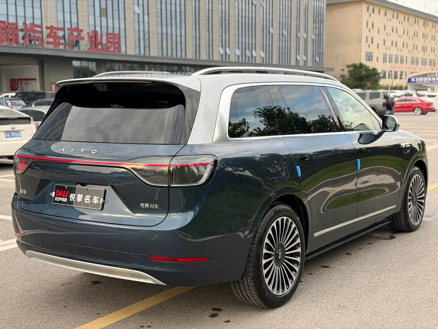 AITO Wenjie AITO M9 2025 Extended Range Ultra 52kWh 6-Seater фото 7