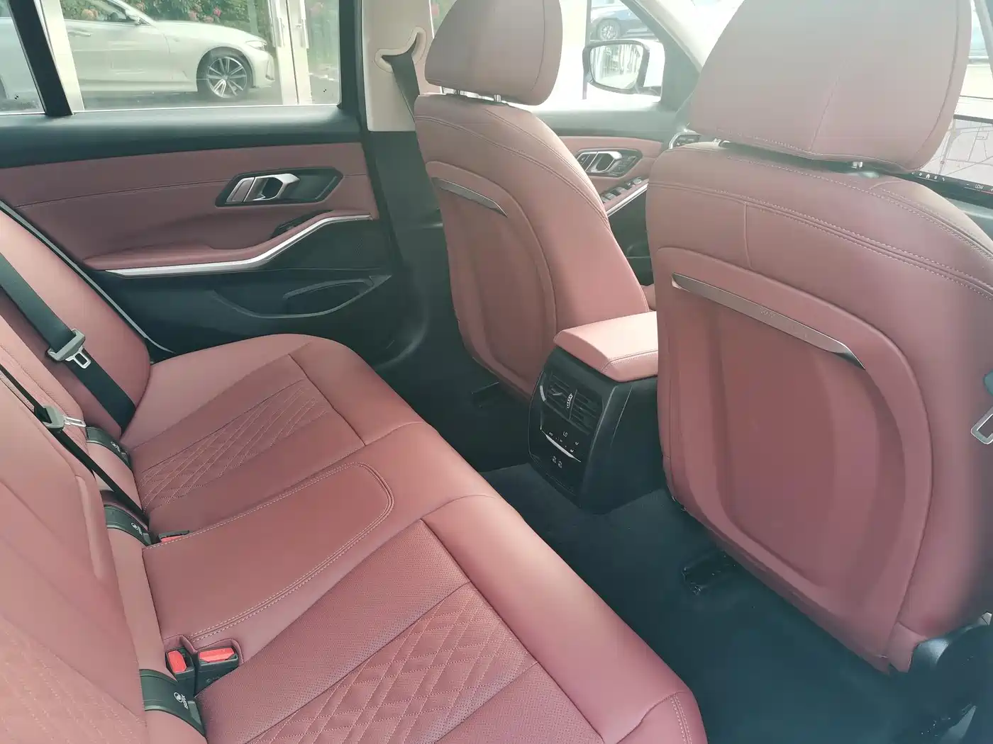 BMW 3 Series 2025 325i M Sport Package фото 19
