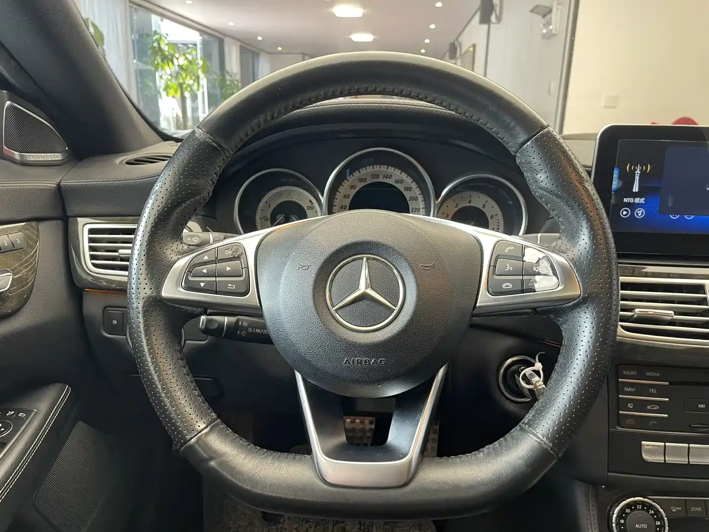 Фото 15 - Mercedes-Benz CLS