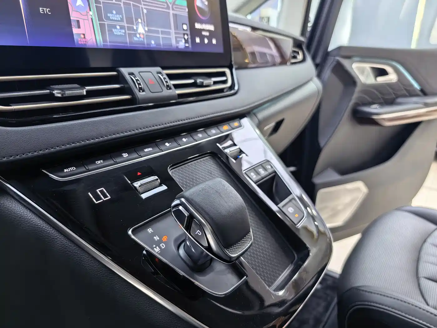 Hongqi HQ9 2023 2.0T Smart Connect Flagship фото 8