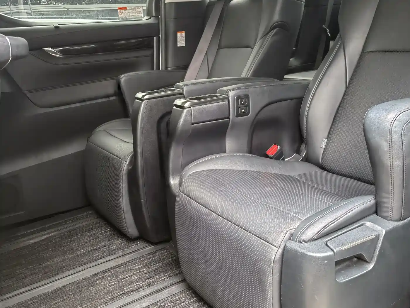 Toyota Alphard 2018 3.5L Luxury фото 7