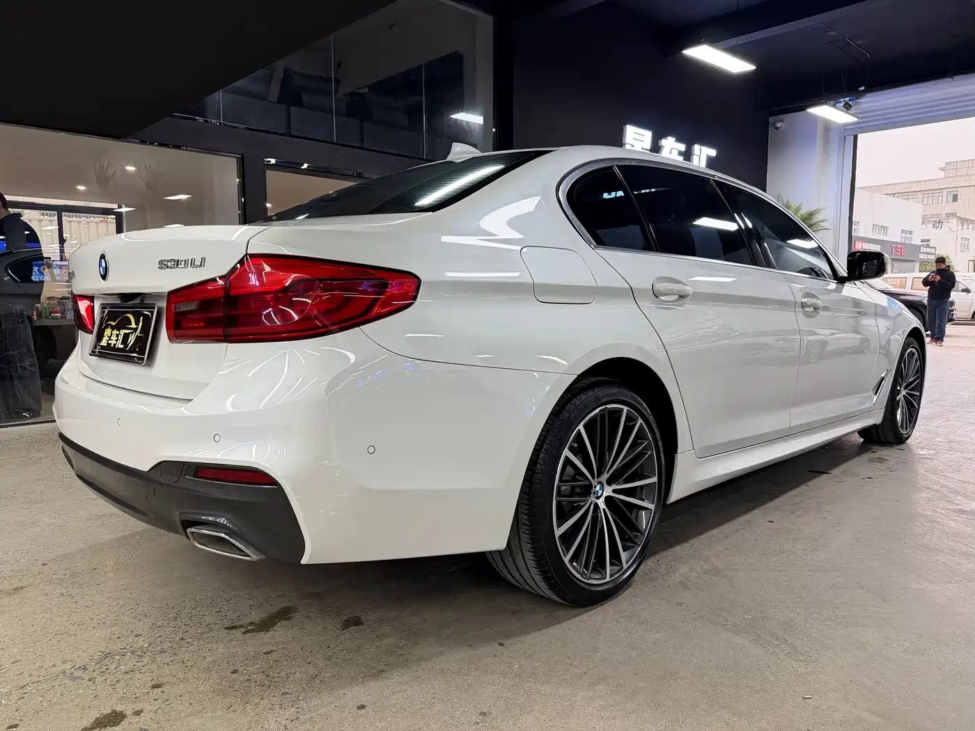 BMW 5 Series 2020 530Li Leading M Sport Package фото 13