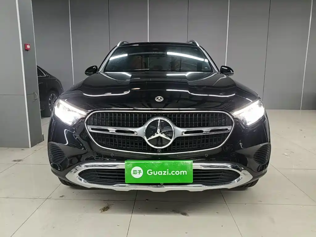 Photo 3 - Mercedes-Benz GLC