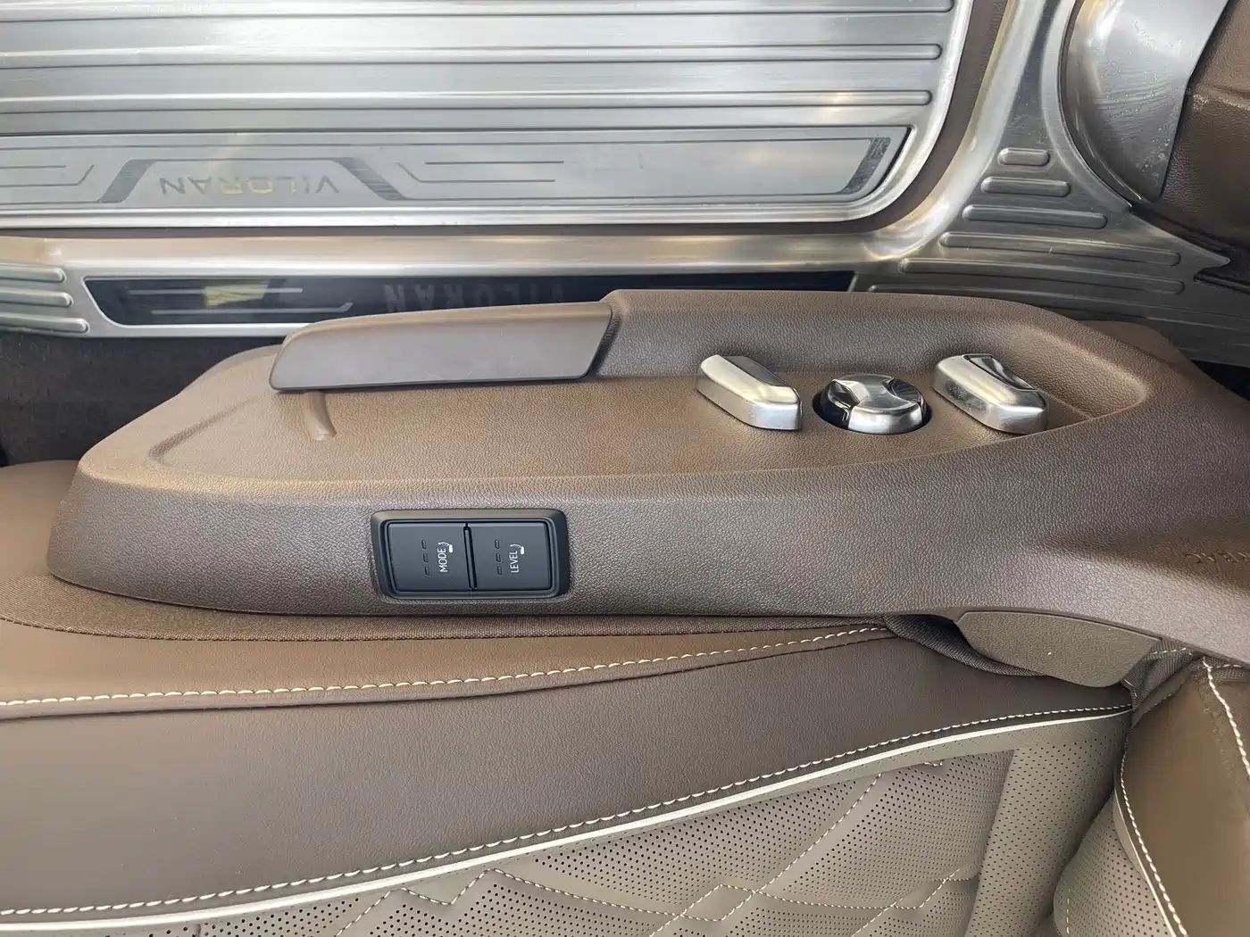 Volkswagen Viloran 2024 380TSI Executive Edition фото 11